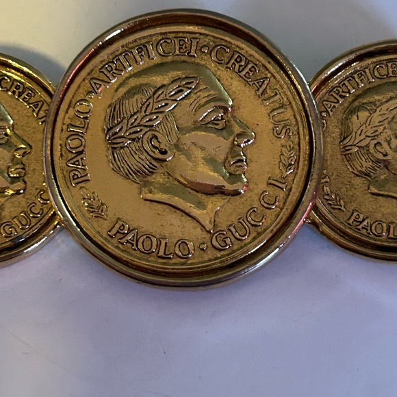 Gorgeous Gucci brooch gold tone not sure what metal bits it’s stunning 😍 - Picture 9 of 12